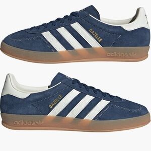adidas indigo/off white gazelles. MEN 6.5 WOMEN 7.5